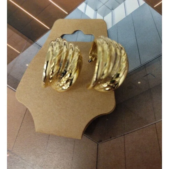 Thick, ridged gold tone hoop earrings - Picture 2 of 4